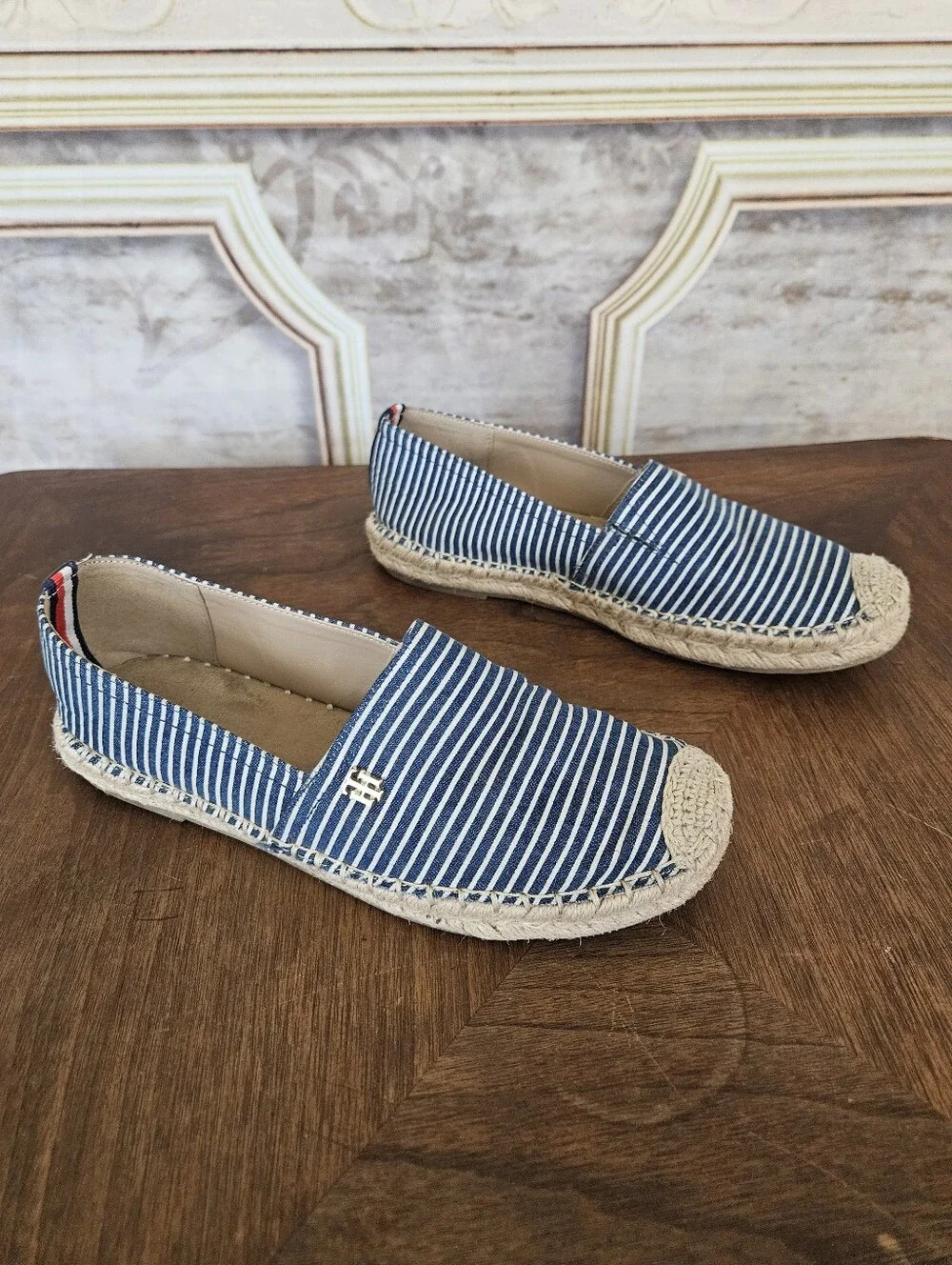 Tommy Hilfiger Women's Blue White Striped Espadrille Flats Slip On Shoes 7.5 M - Picture 3 of 14